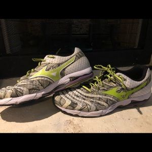 Men’s Mizuno 13 running shoes